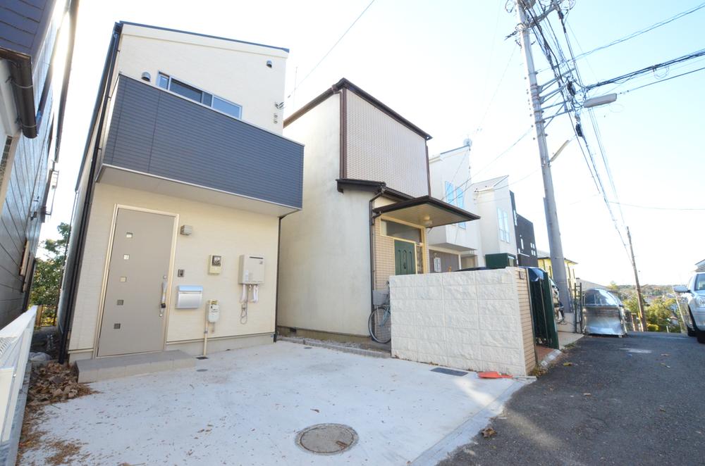 Local photos, including front road. Local (11 May 2013) Shooting