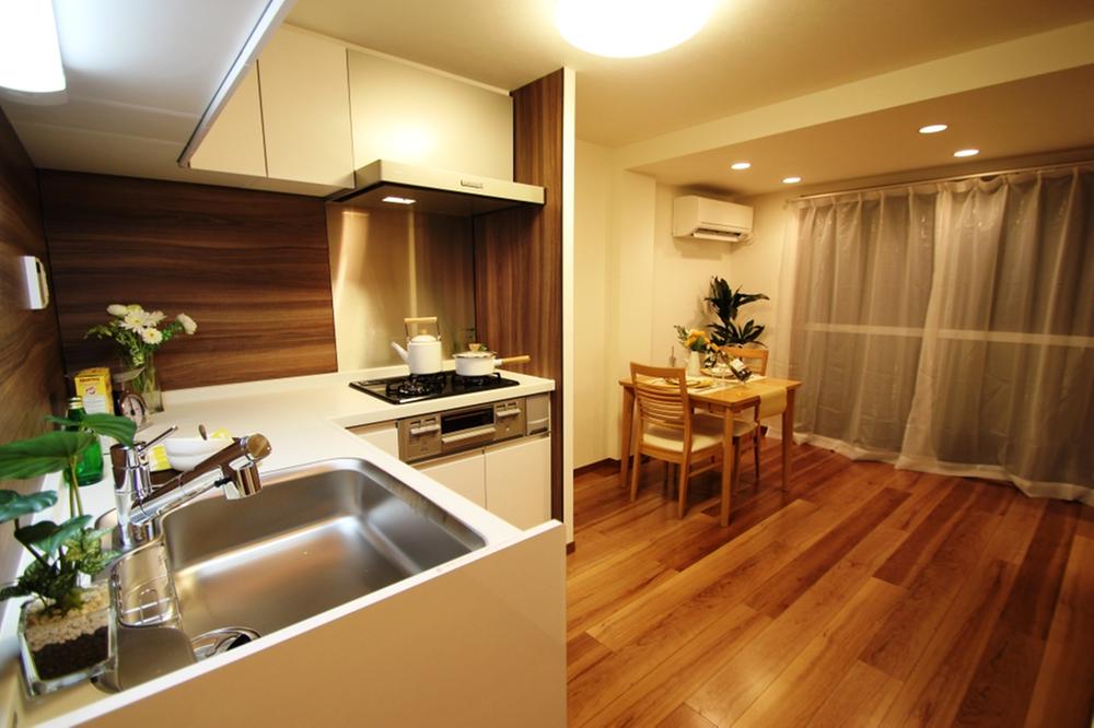 Living.  ※ dining kitchen