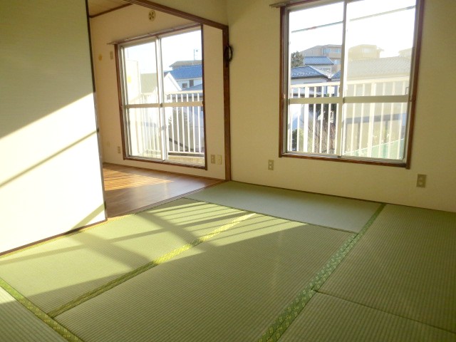 Living and room. Already tatami Omotegae