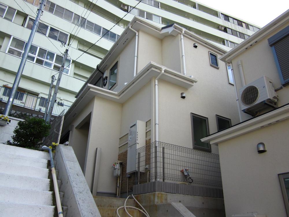 Local appearance photo. Local (10 May 2013) Shooting