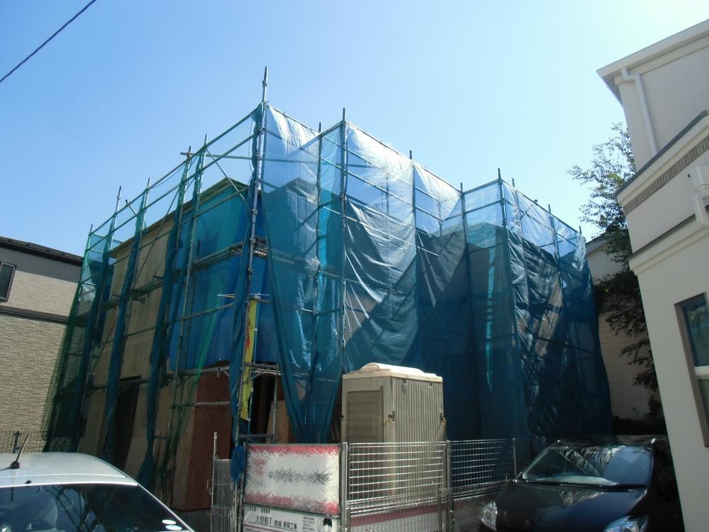 Local appearance photo. Also there attic housed in each room with storage! Local (09 May 2013) Shooting