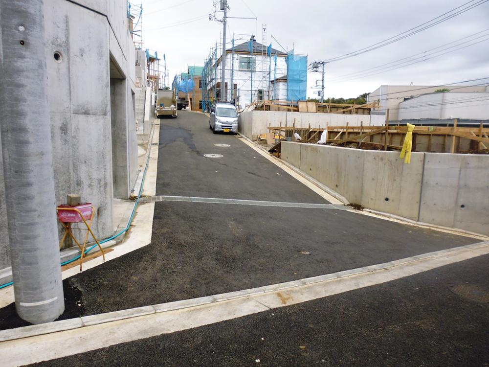 Local photos, including front road. Local shooting