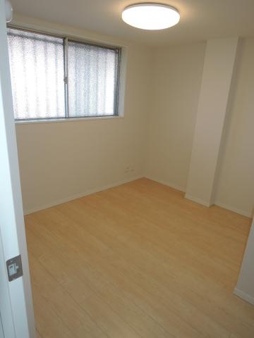 Non-living room. 4.5 Pledge