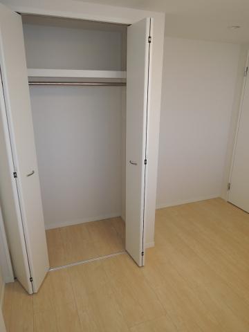 Non-living room. 4.5 Pledge closet