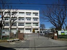 Junior high school. Tarumachi 1300m until junior high school