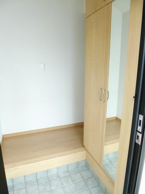 Entrance. Indoor (October 4, 2013) Shooting