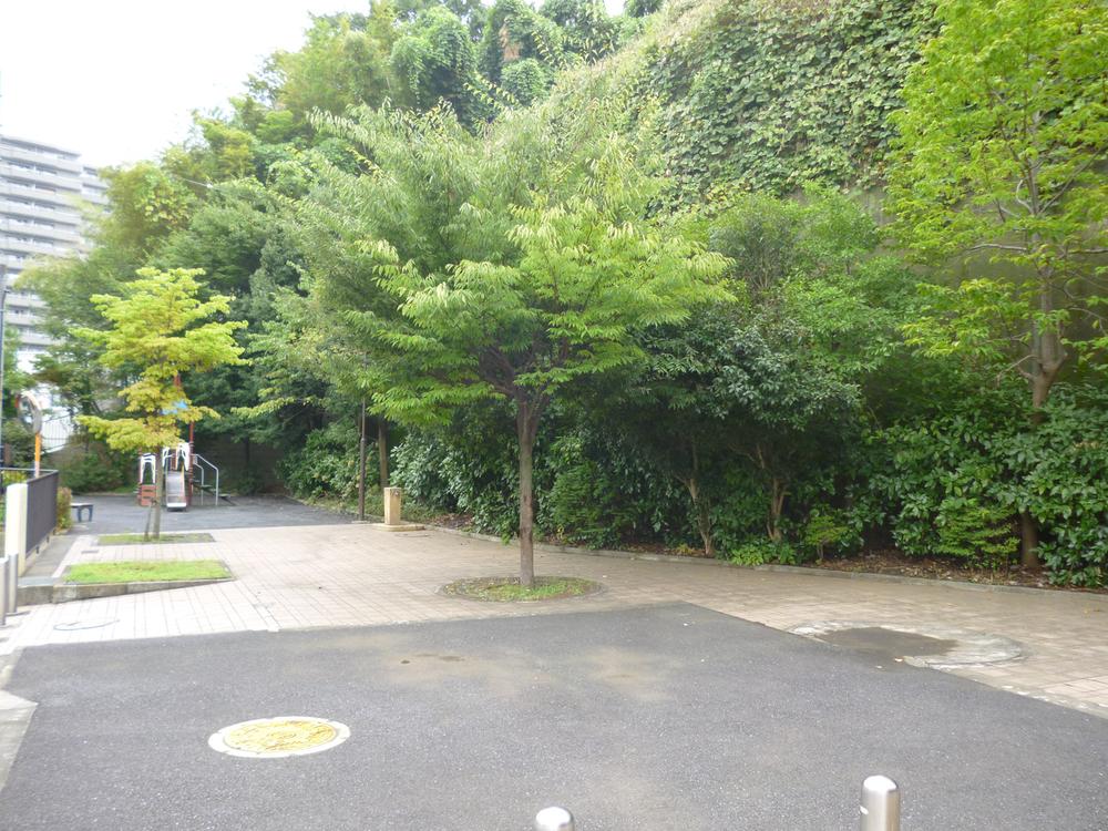 Other local. Local (September 2013) Shooting Adjacent to the apartment "Shin'yoshida fixture s field park"