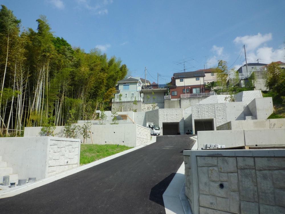 Local appearance photo. Facing the new development road, It is very beautiful local.