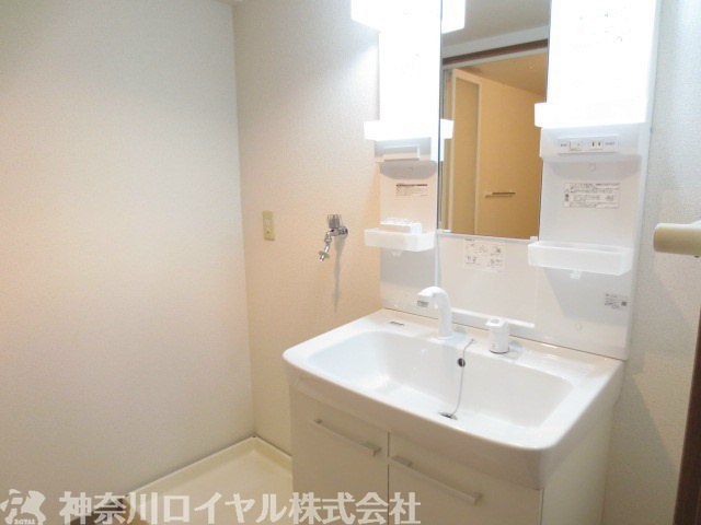 Washroom. Shampoo dresser ・ Laundry Area