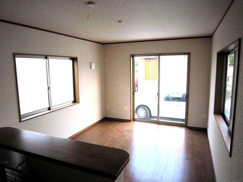 Same specifications photos (living)