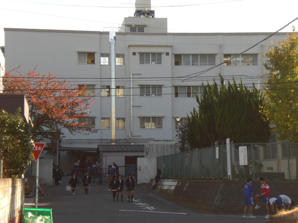 Junior high school. Tarumachi figure 1200m students who will attend school while greetings to people of your neighborhood up to junior high school is very refreshing. 
