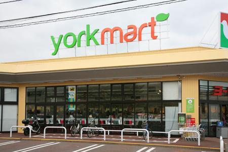 Supermarket. 300m to York Mart (super)