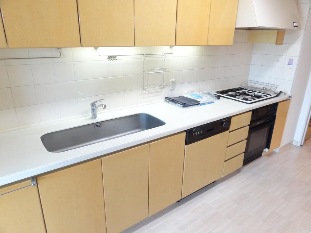 Kitchen. Kitchen (about 4.6 Pledge)