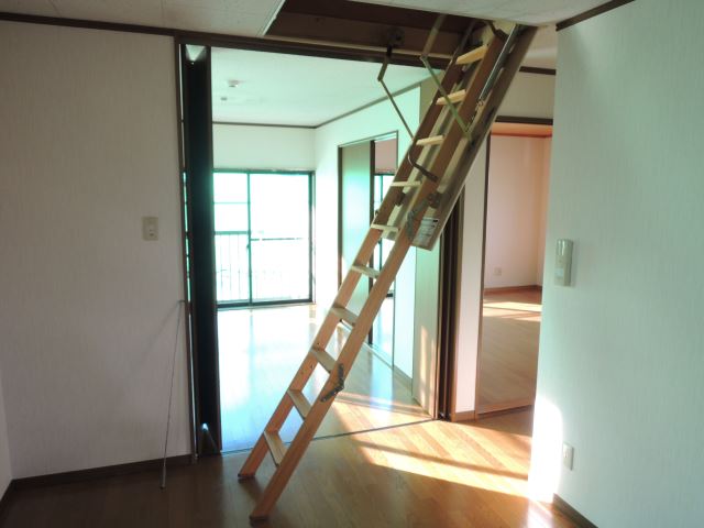 Living and room. Dining attic storage