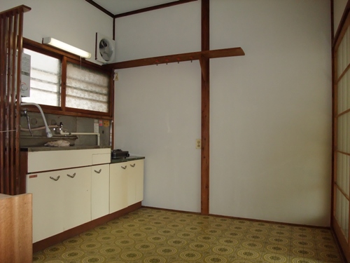 Kitchen. A spacious kitchen / With water heater