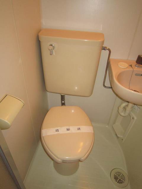 Toilet. 3-point unit