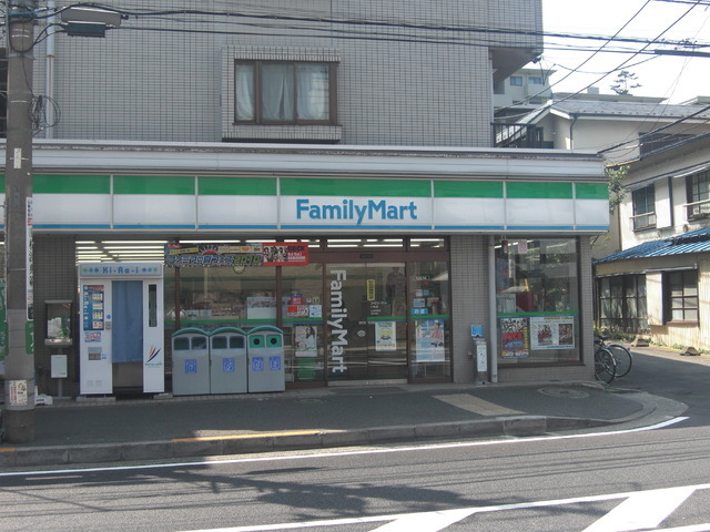 Convenience store. 180m to Family Mart (convenience store)