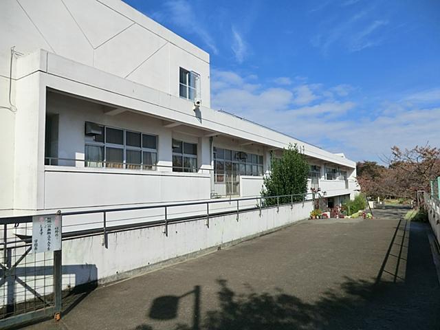 Junior high school. 886m to Yokohama Municipal Takada Junior High School