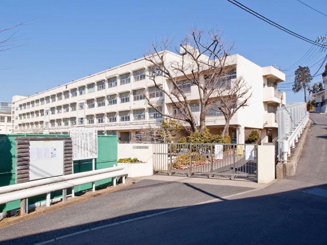 Junior high school. 1100m to Yokohama Municipal Shinohara Junior High School