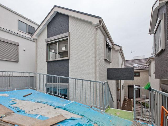 Local appearance photo. Local (11 May 2013) Shooting