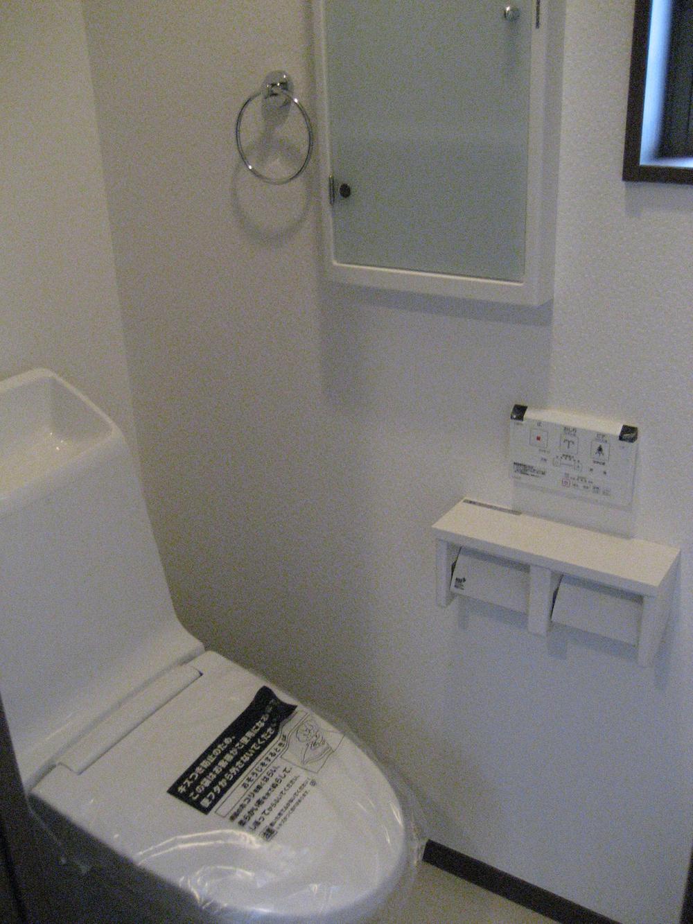 Toilet. Indoor (11 May 2013) Shooting