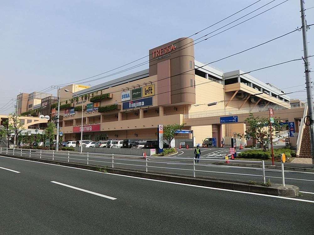 Shopping centre. Tressa to Yokohama 364m
