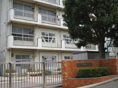 Primary school. 1145m to Yokohama Municipal neoptile Elementary School