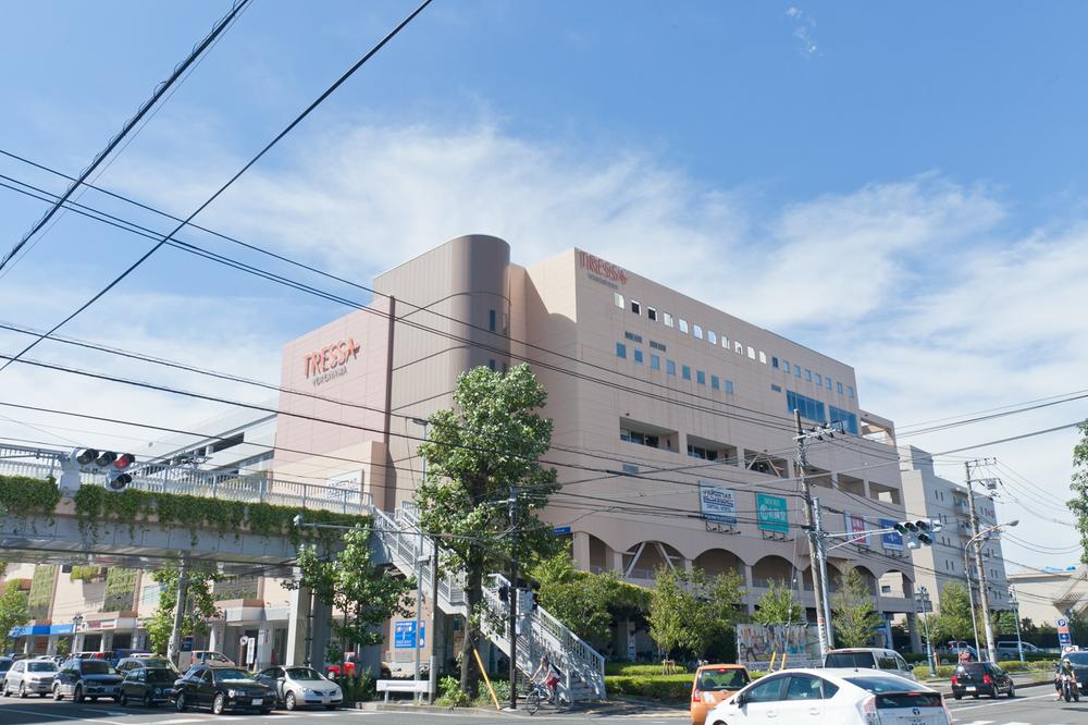 Shopping centre. Tressa to Yokohama 3520m