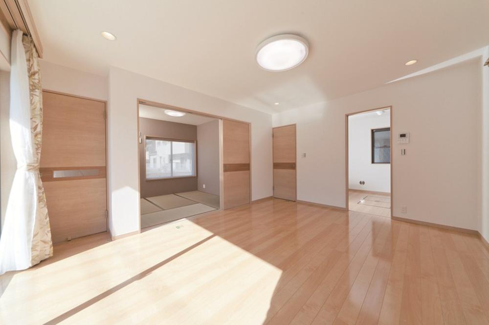 Living. Adopt a family of communication is more likely living in stairs. Taking into account the cooling and heating efficiency we established the door between the staircase hall and LDK.