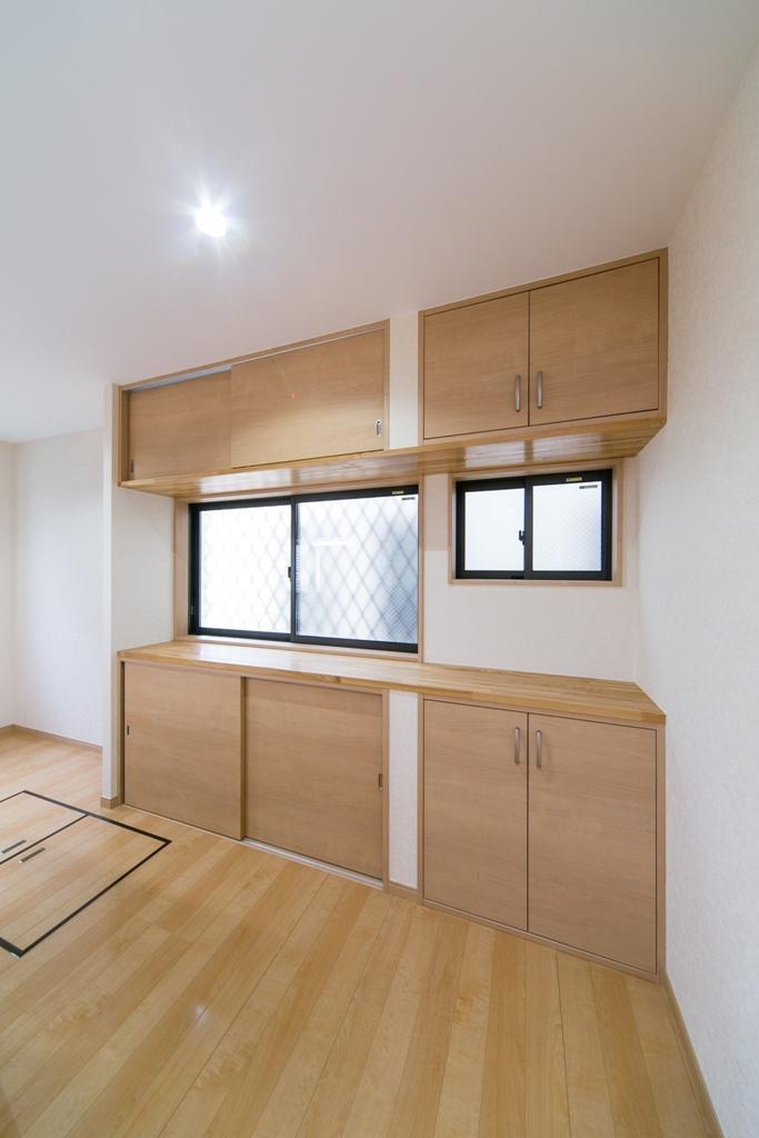 Kitchen. Spacious and kitchen storage are substantial