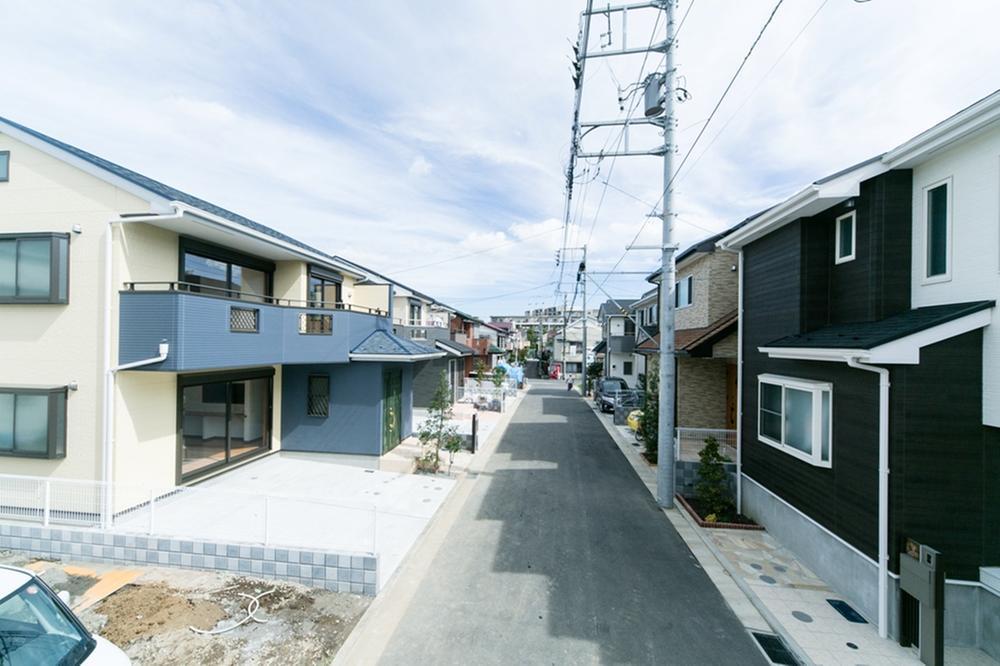 Local appearance photo. All sections appearance in good green full of a quiet residential area of ​​per yang ・ All 15 compartments rich in different variations of the floor plan