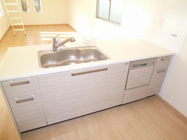 Kitchen. 1 Building kitchen is fashionable in the arrangement of Peninsula type! (December 13, 2013) Shooting