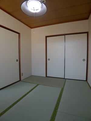 Living and room. Japanese-style room ・ There closet