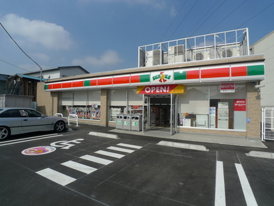 Convenience store. 20m to Sunkus (convenience store)