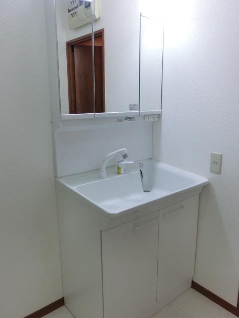 Wash basin, toilet. It has been replaced with a new one