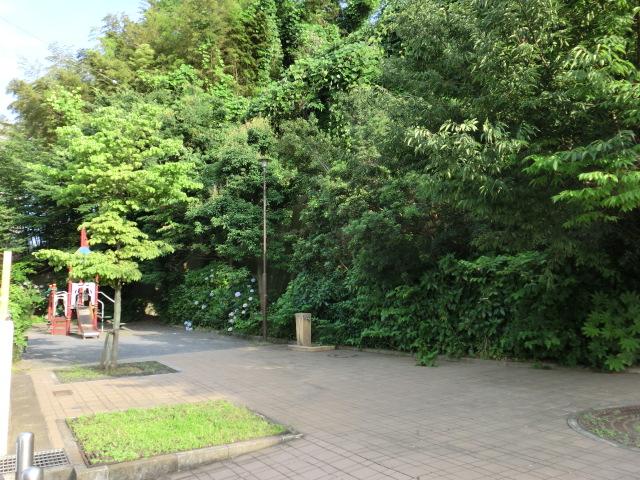 park. The property is a front of the park. Since also away road, Small children is also safe