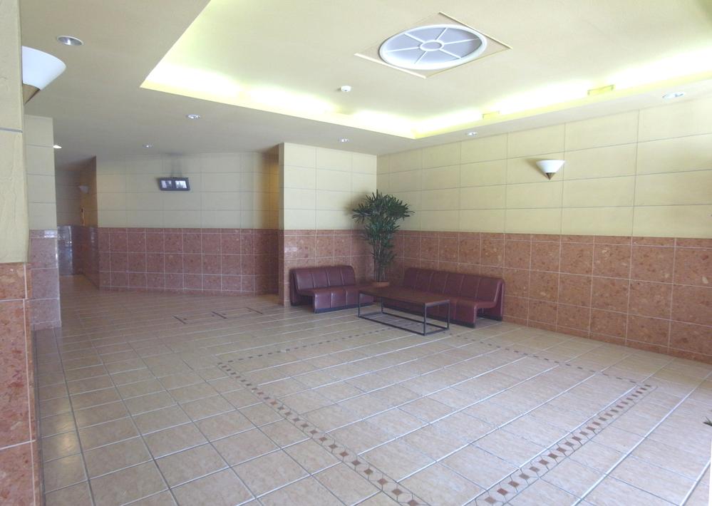 Entrance. Common areas