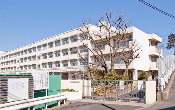 Junior high school. 814m to Yokohama Municipal Shinohara Junior High School