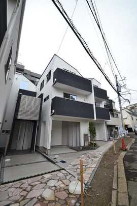 Local appearance photo. Exterior (2013 October 6 shooting)