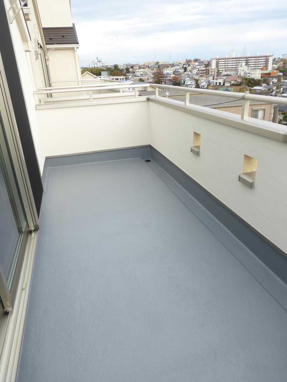 Balcony. 1 Building Local (November 28, 2013) Shooting