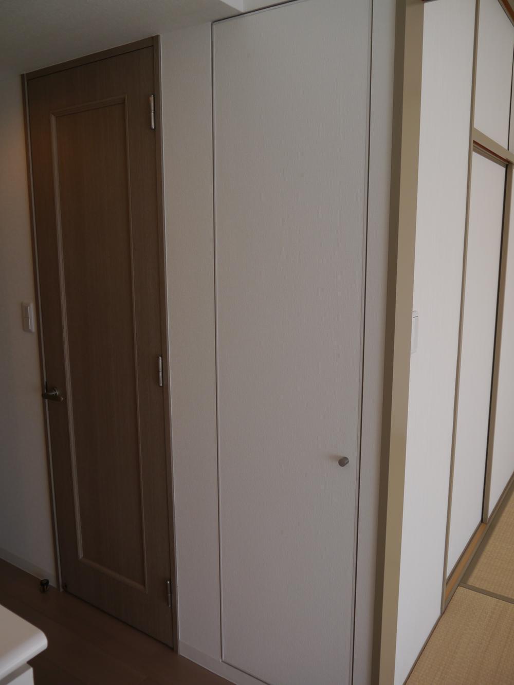 Receipt. Door on the left is also housed !!