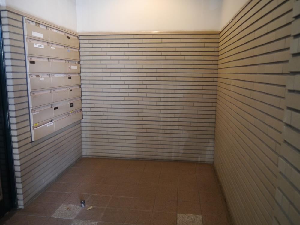 Entrance. Common areas