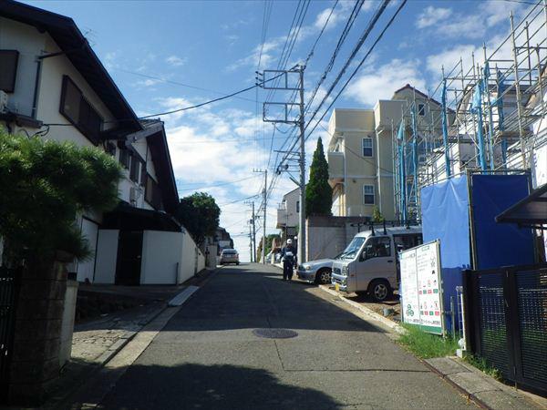 Local photos, including front road. Local front road