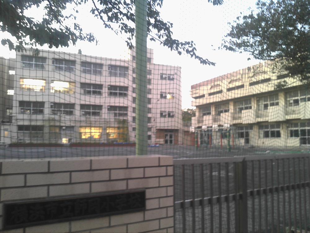 Primary school. Until Morooka Small 500m