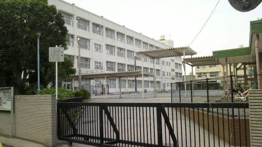 Junior high school. Until in Tarumachi 750m