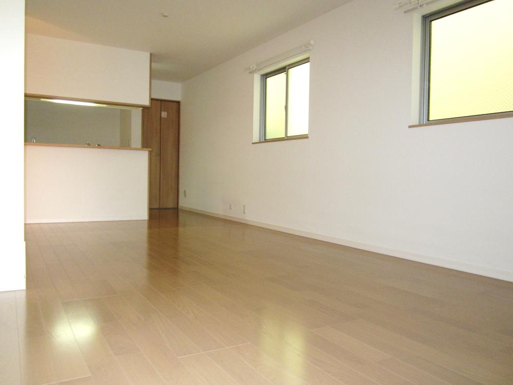 Same specifications photos (living)