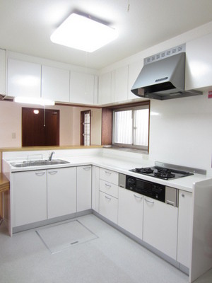 Kitchen.  ☆ Storage-rich kitchen ☆