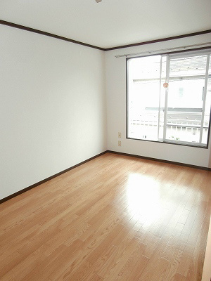 Living and room. This flooring woodgrain. 