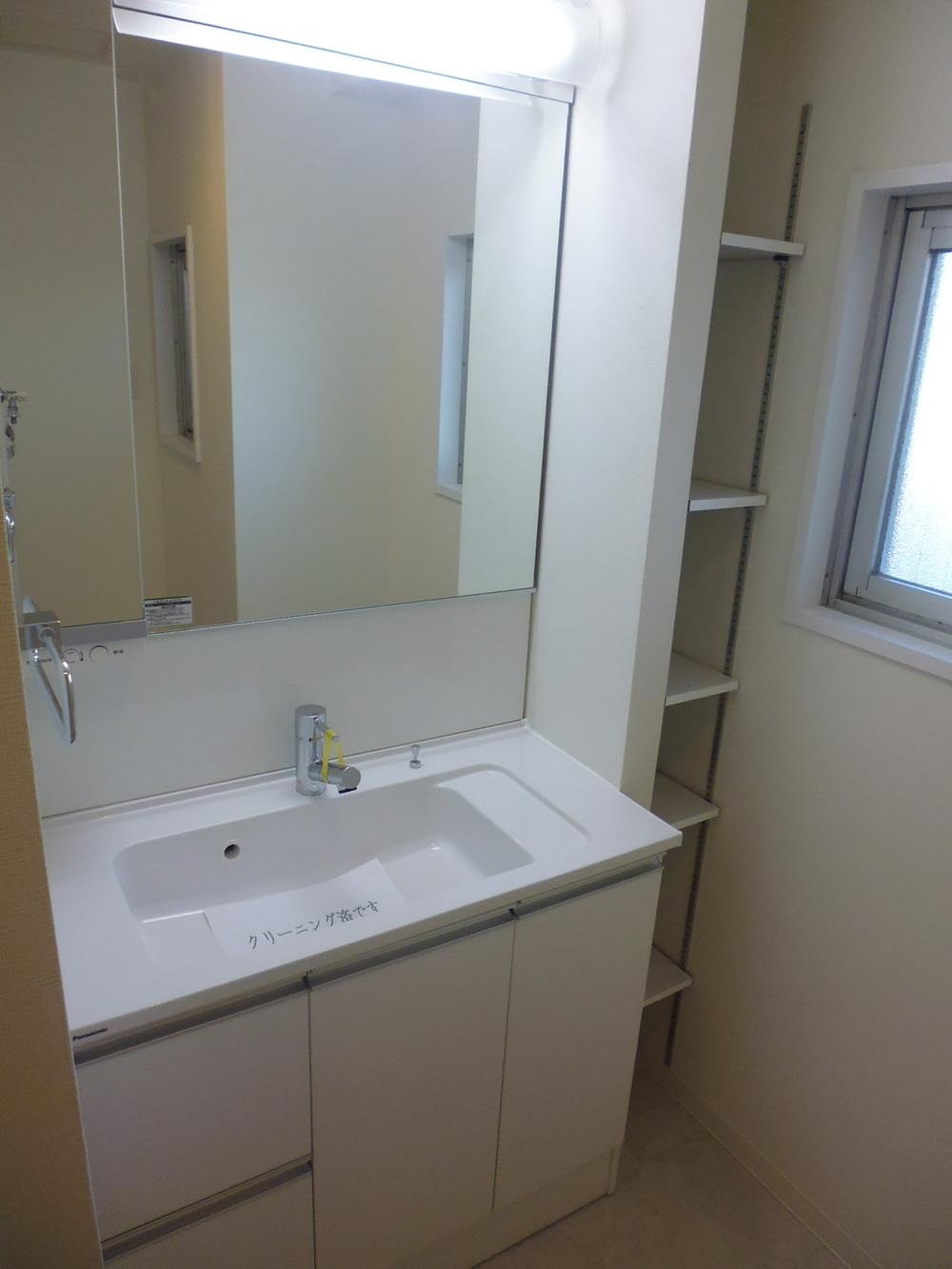 Wash basin, toilet. Indoor shooting