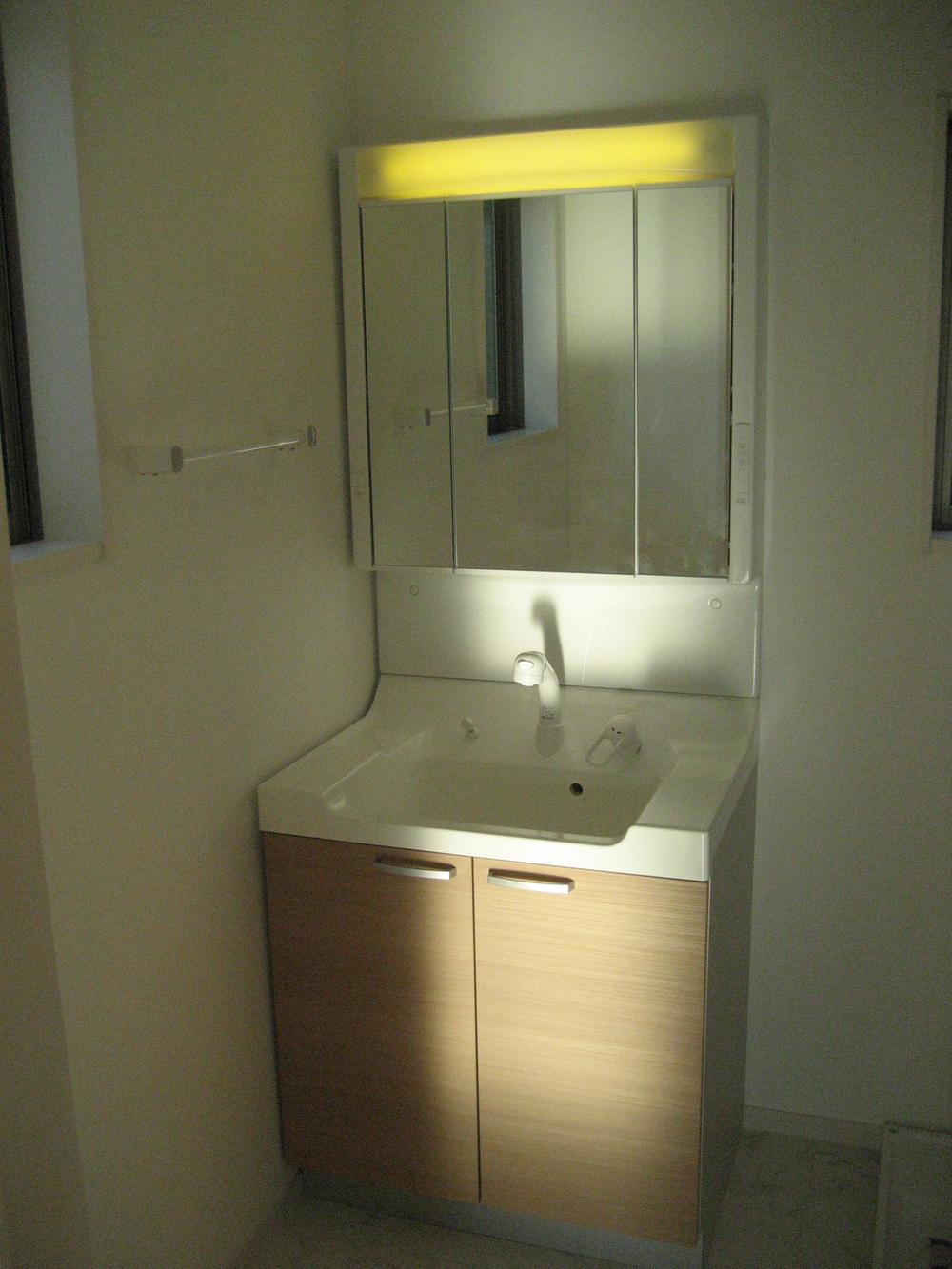 Wash basin, toilet. Indoor (12 May 2013) Shooting